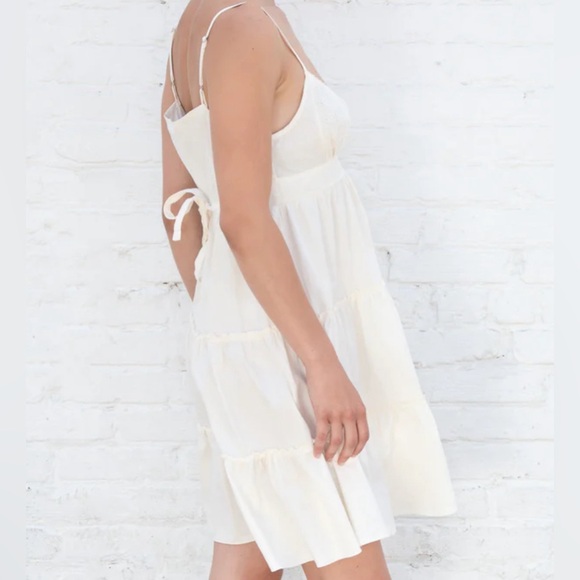 Brandy Melville summer dress - Picture 3 of 4